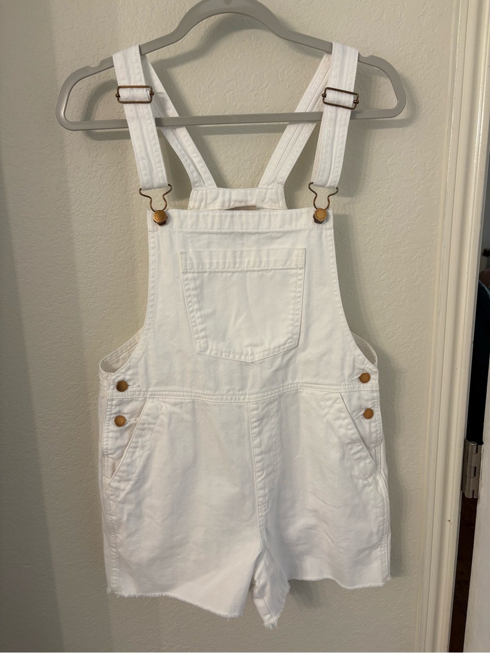 Universal Thread White Denim Shortalls Women’s Size 4